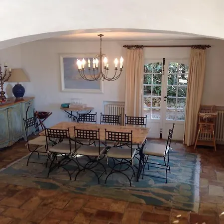 Vue Exceptionnelle Golf De Saint -tropez Villa