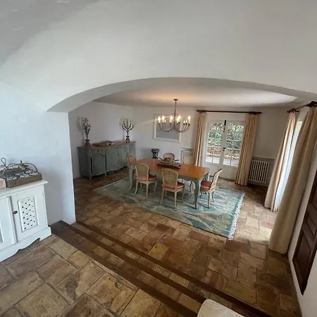 Vue Exceptionnelle Golf De Saint -tropez Villa