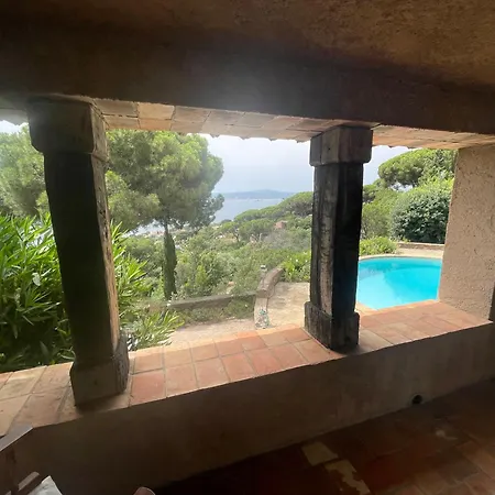 Vue Exceptionnelle Golf De Saint -tropez *