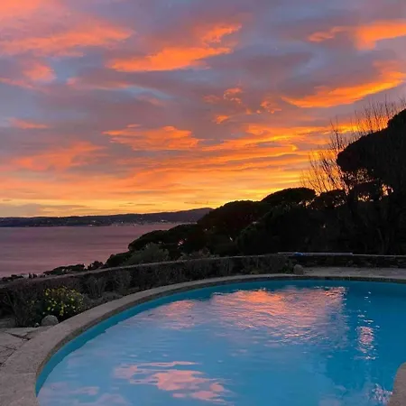 Vue Exceptionnelle Golfe De Saint -tropez Piscine 6ch 6 Sdb 12 Personnes Villa Sainte-Maxime