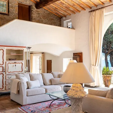 Vue Exceptionnelle Golfe De Saint -tropez Piscine 6ch 6 Sdb 12 Personnes Villa *