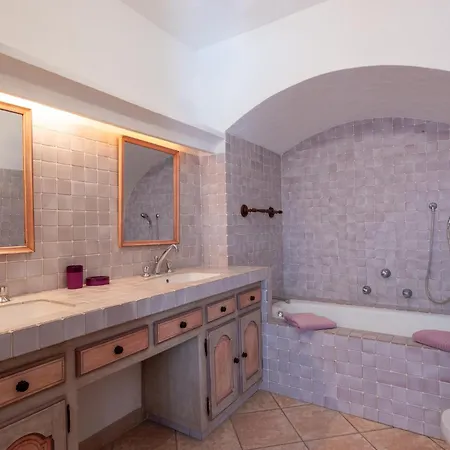 Vue Exceptionnelle Golfe De Saint -tropez Piscine 6ch 6 Sdb 12 Personnes Villa *