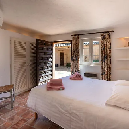 Vue Exceptionnelle Golfe De Saint -tropez Piscine 6ch 6 Sdb 12 Personnes