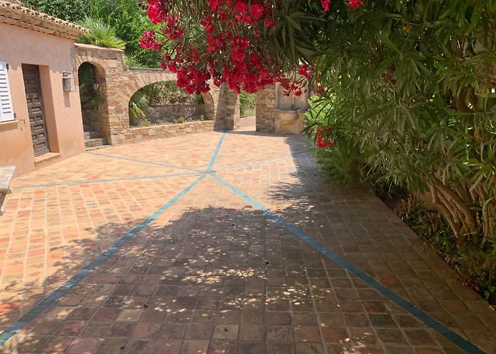 Familiale Vue Exceptionnelle Golfe De Saint -tropez 6ch 6 Sdb 12 Personnes Villa Sainte-Maxime