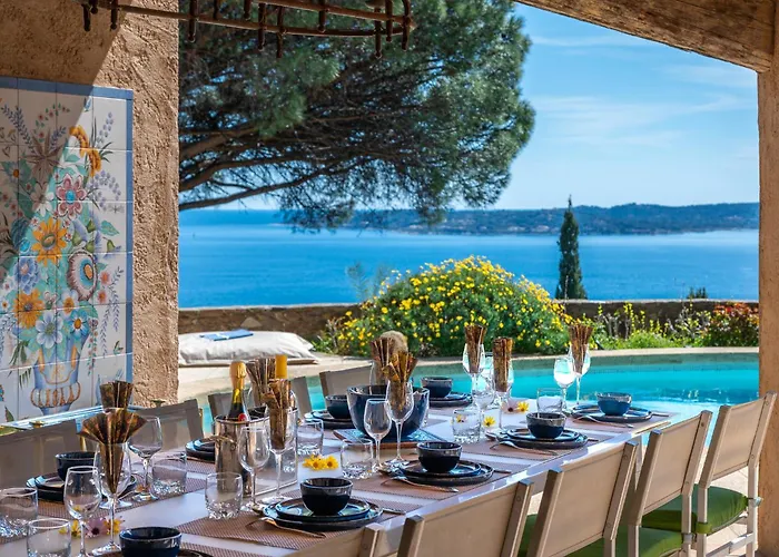 Vue Exceptionnelle Golfe De Saint -tropez Piscine 6ch 6 Sdb 12 Personnes Villa