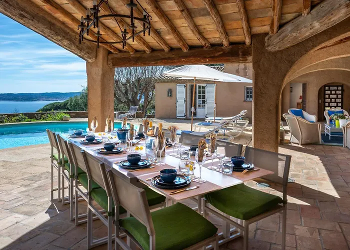Vue Exceptionnelle Golfe De Saint -tropez Piscine 6ch 6 Sdb 12 Personnes Villa Sainte-Maxime