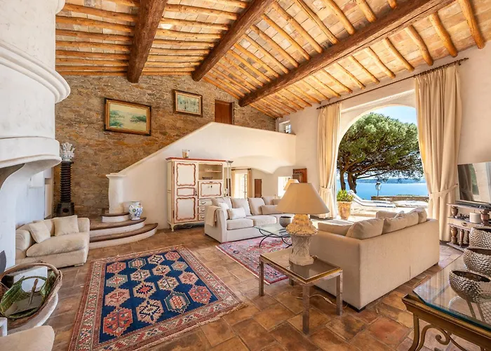 Villa Vue Exceptionnelle Golfe De Saint -tropez Piscine 6ch 6 Sdb 12 Personnes *