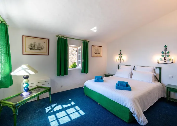 Vue Exceptionnelle Golfe De Saint -tropez Piscine 6ch 6 Sdb 12 Personnes Villa