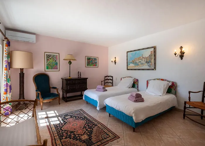 Vue Exceptionnelle Golfe De Saint -tropez Piscine 6ch 6 Sdb 12 Personnes Villa