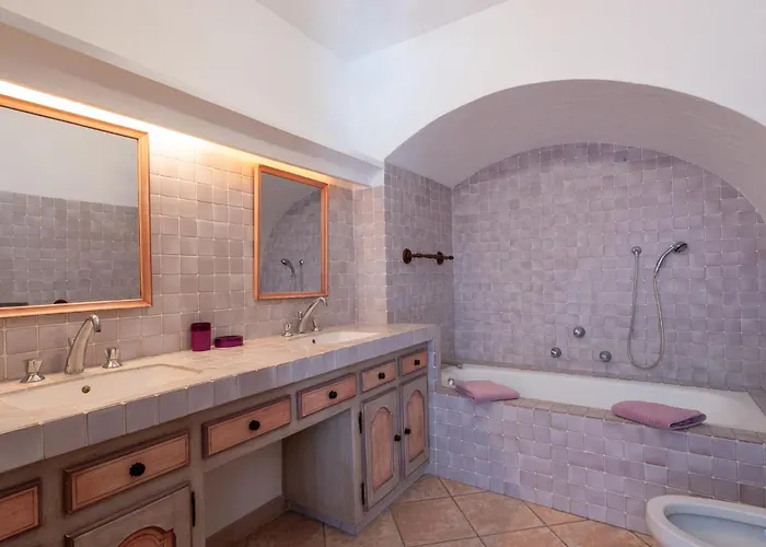 Vue Exceptionnelle Golfe De Saint -tropez Piscine 6ch 6 Sdb 12 Personnes Villa *