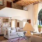 Vue Exceptionnelle Golfe De Saint -tropez Piscine 6ch 6 Sdb 12 Personnes Villa *