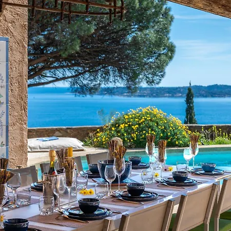 Vue Exceptionnelle Golfe De Saint -tropez Piscine 6ch 6 Sdb 12 Personnes ヴィラ
