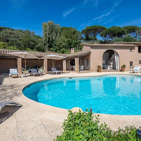 Vue Exceptionnelle Golfe De Saint -tropez Piscine 6ch 6 Sdb 12 Personnes