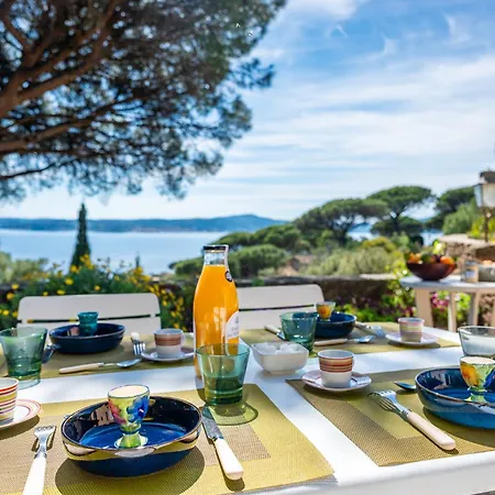 Vue Exceptionnelle Golfe De Saint -tropez Piscine 6ch 6 Sdb 12 Personnes