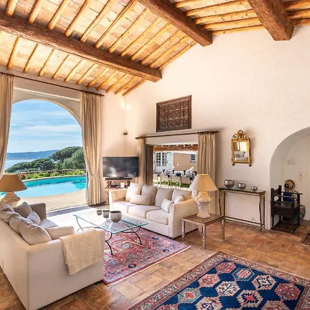 Vue Exceptionnelle Golfe De Saint -tropez Piscine 6ch 6 Sdb 12 Personnes Вілла