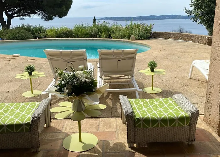 Familiale Vue Exceptionnelle Golfe De Saint -tropez 6ch 6 Sdb 12 Personnes Villa Sainte-Maxime