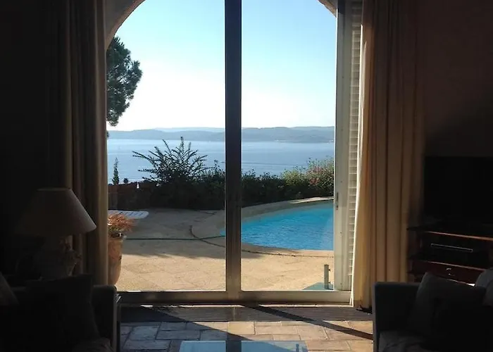Familiale Vue Exceptionnelle Golfe De Saint -tropez 6ch 6 Sdb 12 Personnes Villa Sainte-Maxime