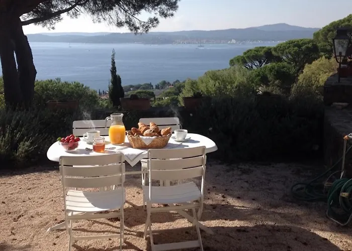 Villa Familiale Vue Exceptionnelle Golfe De Saint -tropez 6ch 6 Sdb 12 Personnes