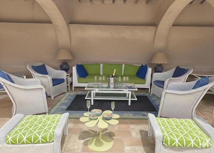 Familiale Vue Exceptionnelle Golfe De Saint -tropez 6ch 6 Sdb 12 Personnes Villa *