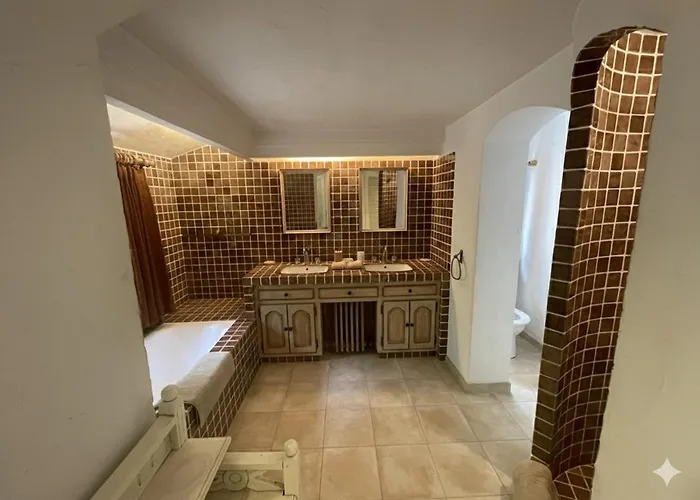 Familiale Vue Exceptionnelle Golfe De Saint -tropez 6ch 6 Sdb 12 Personnes Villa *