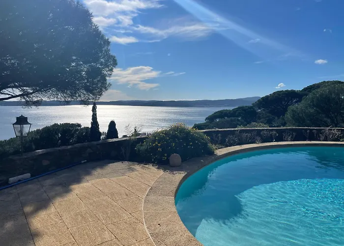 Vue Exceptionnelle Golfe De Saint -tropez Piscine 6ch 6 Sdb 12 Personnes *