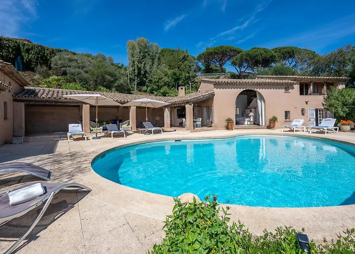 Vue Exceptionnelle Golfe De Saint -tropez Piscine 6ch 6 Sdb 12 Personnes