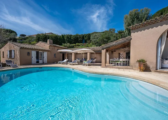 Vue Exceptionnelle Golfe De Saint -tropez Piscine 6ch 6 Sdb 12 Personnes Villa *