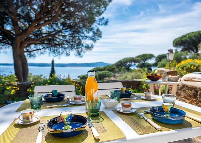 Vue Exceptionnelle Golfe De Saint -tropez Piscine 6ch 6 Sdb 12 Personnes