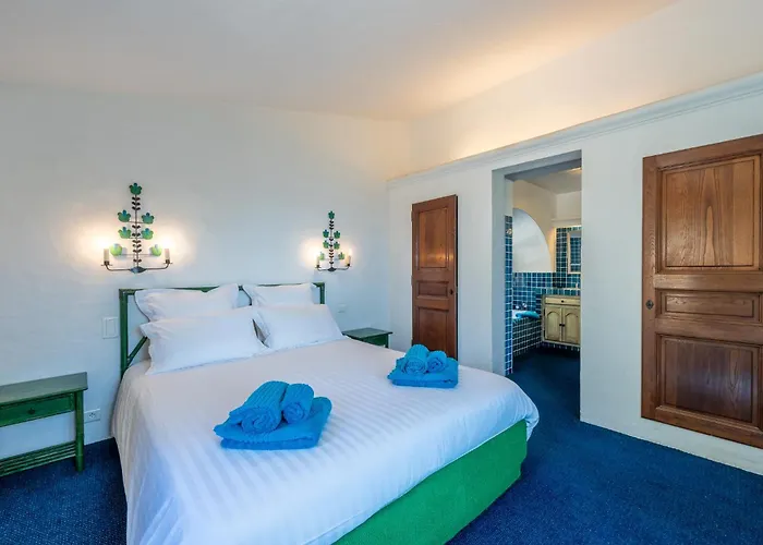 Vue Exceptionnelle Golfe De Saint -tropez Piscine 6ch 6 Sdb 12 Personnes