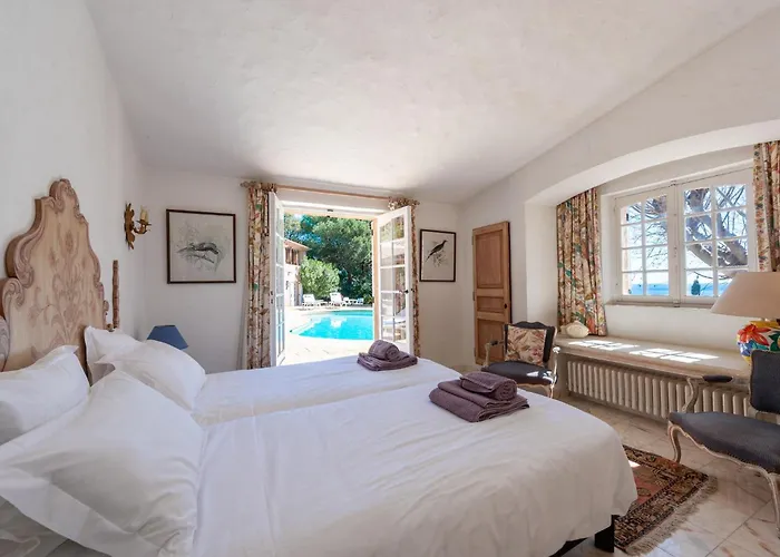 Vue Exceptionnelle Golfe De Saint -tropez Piscine 6ch 6 Sdb 12 Personnes *