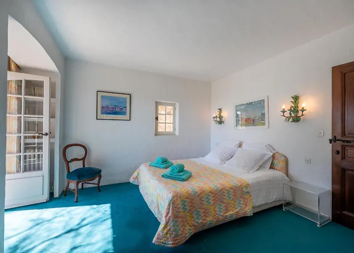 Vue Exceptionnelle Golfe De Saint -tropez Piscine 6ch 6 Sdb 12 Personnes Villa