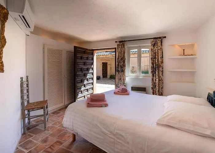 Vue Exceptionnelle Golfe De Saint -tropez Piscine 6ch 6 Sdb 12 Personnes