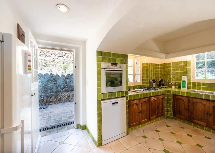 Vue Exceptionnelle Golfe De Saint -tropez Piscine 6ch 6 Sdb 12 Personnes *